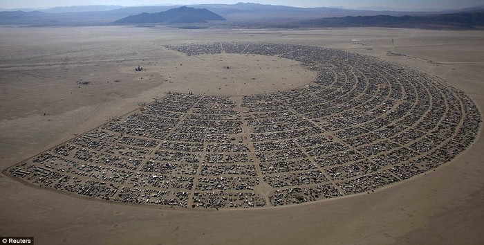 Tham gia sự kiện Burning Man năm nay, ước tính đã có khoảng hơn 50.000 đến từ khắp nơi trên thế giới và toàn nước Mỹ.